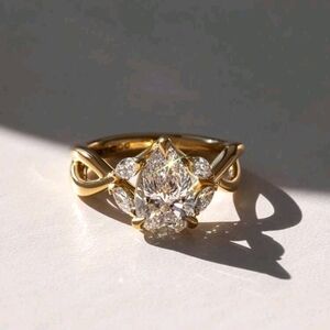 Elegant Gold Diamond Ring